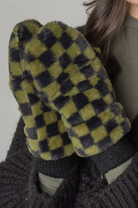 Checkered Faux Fur Mittens